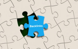 um quebra-cabeças branco com uma peça azul escrito backlinks